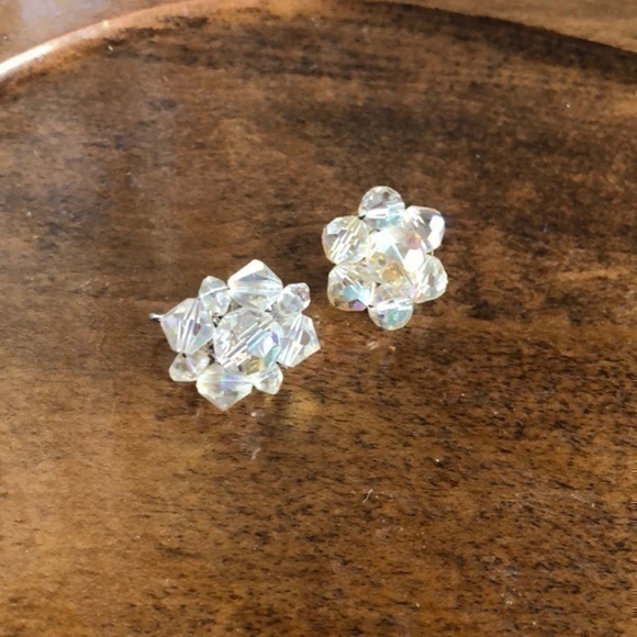 Vintage Clip On Earrings - Picture 1 of 3